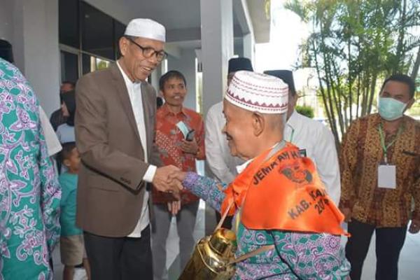   Bupati Kampar sambut jamaah Haji di Bandara Hang Nadim Batam 
