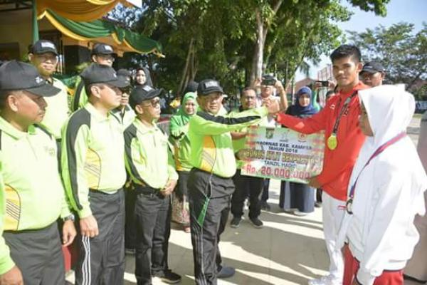  Pemkab Kampar Beri Bonus Bagi Atlit Beprestasi