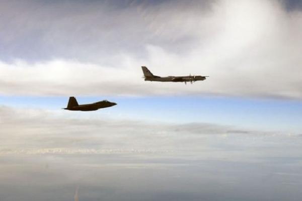2 Jet Tempur F-22 AS Cegat 2 Bomber Nuklir Rusia di Dekat Alaska