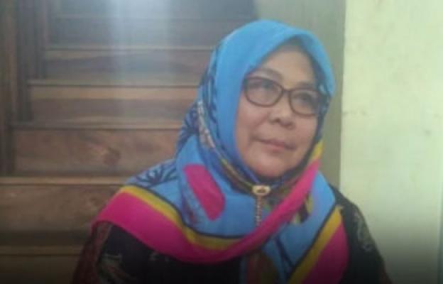 Emak-emak Ini Nekat Jalan Kaki 150 KM Demi Prabowo