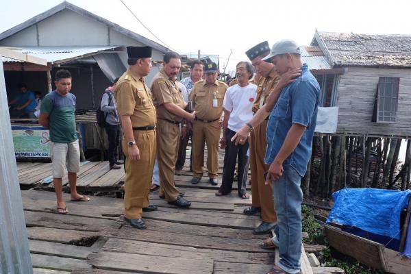 Sekda Inhil Tinjau Jalan Jerambah di Kampung Baru Tembilahan Hulu