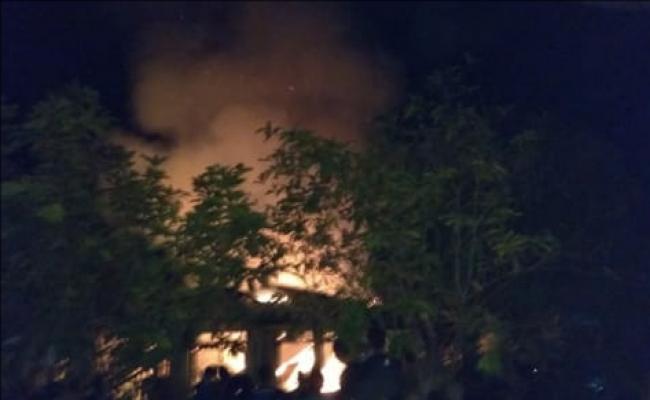 Sijago merah lalap satu unit rumah di tempuling