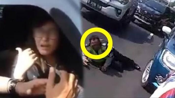 Viral Seorang Wanita Nekat Terobos dan Acungkan Jari ke Rombongan Jokowi, Begini Kronologinya