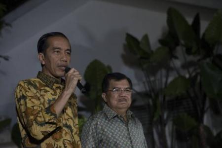 Jokowi Minta Menterinya Rapat Pakai Batik dan Peci