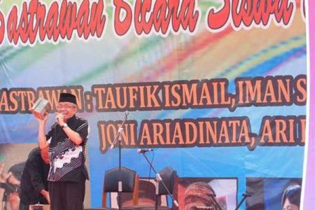 Bulan Bahasa, Sastrawan Ajak Siswa Budayakan Baca Tulis