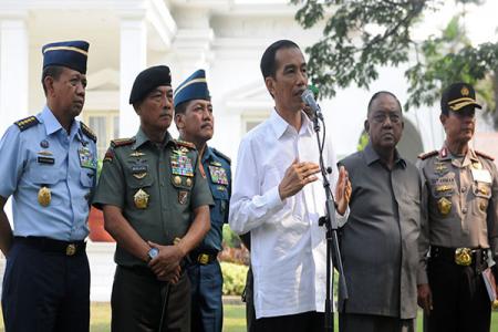 Arti Busana Putih Hitam Presiden Jokowi