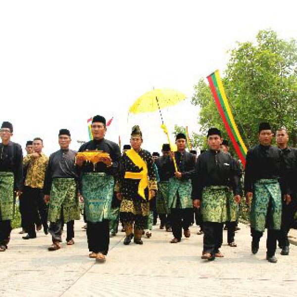 Bupati Inhil Melantik Pengurus Lembaga Adat