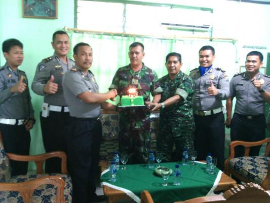 HUT TNI Ke 70, Polsek Bagan Sinembah Beri Kado  ke Koramil 08/BGS