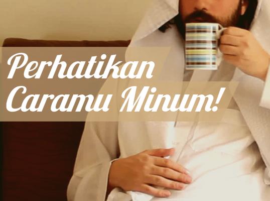 Hukum Makan Dan Minum Dengan Tangan Kiri