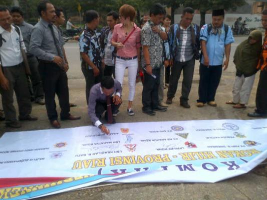 KOMPAK Gelar Aksi Solidaritas