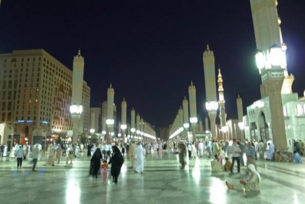 Ribuan Jamaah Indonesia Lanjutkan Arbain di Madinah
