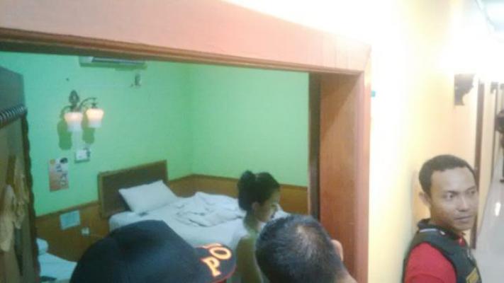 Satpol PP Memberantas Pasangan Meseum