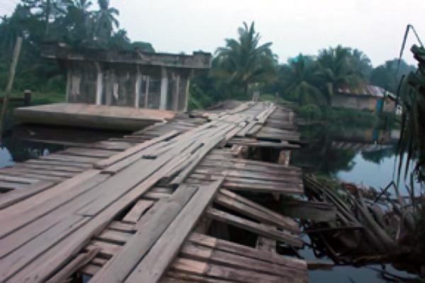 Warga Minta Pemerintah Bangun Jembatan Di Sukadamai