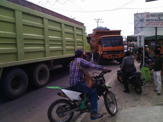 Akibat Parkir Sembarangan, Pasar Gunung Tua Langganan Macet