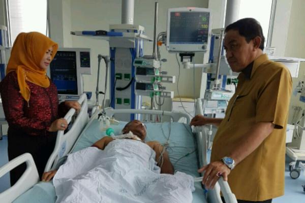 Bupati Inhil Kembali Lihat Kondisi Malian Gazali Di RSUD Arifin Ahmad