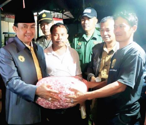 Bupati Inhil Terus Pantau Korban Banjir Di Desa Mumpa, Tempuling*