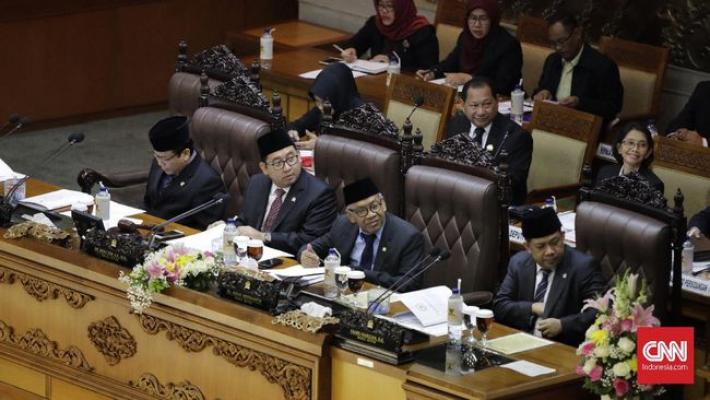 DPR Sahkan Perppu Ormas Jadi Undang-undang,Gerindra,PKS dan PAN menolak PERPPU tersebut,