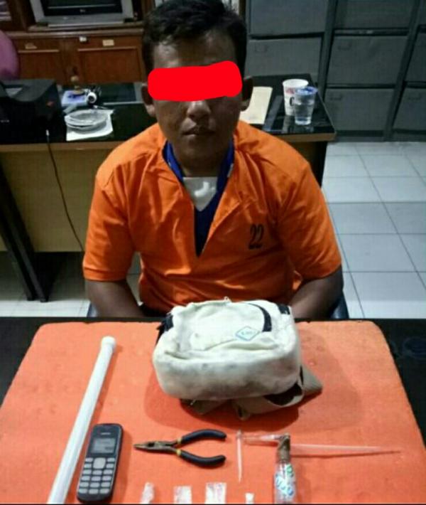 Gerebek Rumah Sopir Boat di Tembilahan Hulu, Polisi Temukan 4 Paket Sabu-Sabu