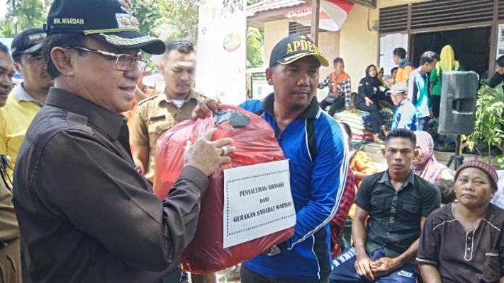 Masyarakat Desa Mumpa Kecamatan Tempuling dapat Bantuan dari Gerakan Sahabat Wardan