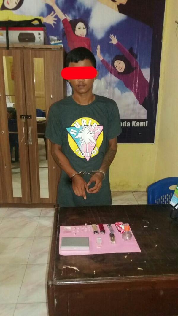 Pria ini miliki sesuatu di jok sepeda motornya, Polisi pun meringkusnya, ini isinya...