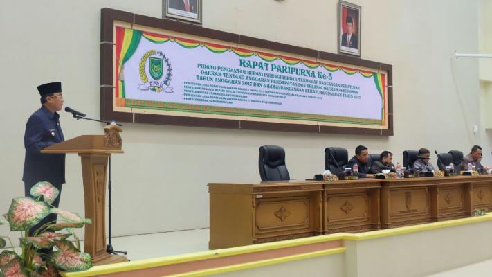 Rapat Paripurna Ke - 5, Bupati Inhil Sampaikan Pidato Pengantar Nota Keuangan dan Ranperda APBD - P TA 2017
