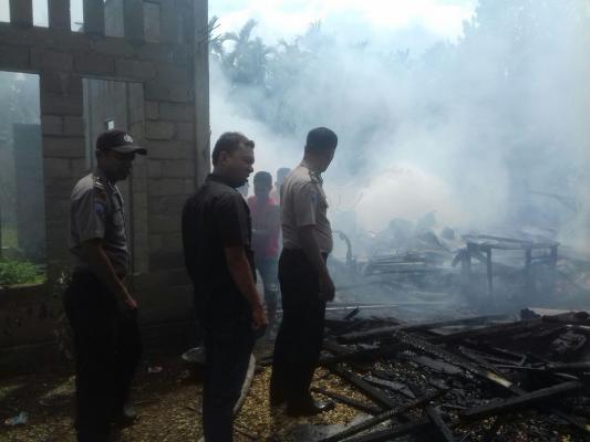 Rumah Penjaga Sekolah di Kempas Ini Hangus Terbakar 