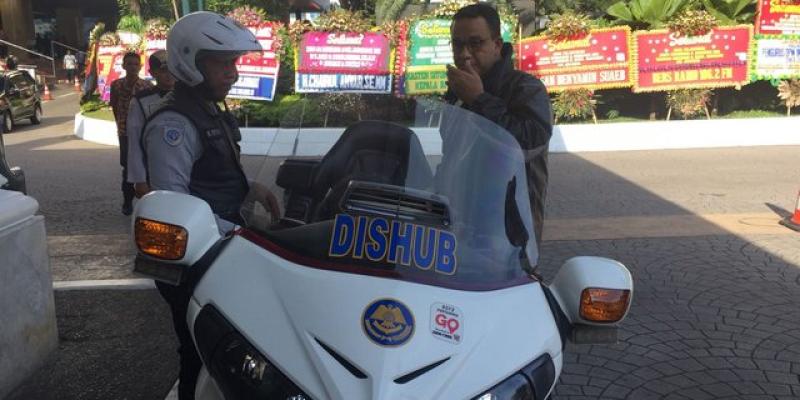 Terjebak macet, Anies Baswedan naik motor Patwal ke Balai Kota