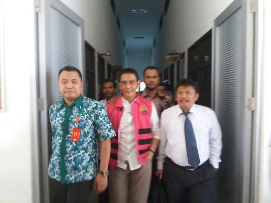 Usai Menjalani Pemeriksaan di Kejari, Nasrul Mantan Kadis P & K Kampar Ditahan 