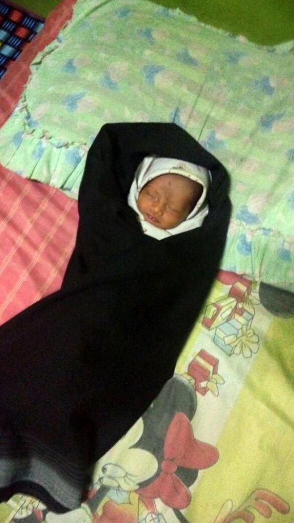 Warga Pekan Arba Tembilahan Heboh Penemuan Bayi Perempuan di Depan Rumah 