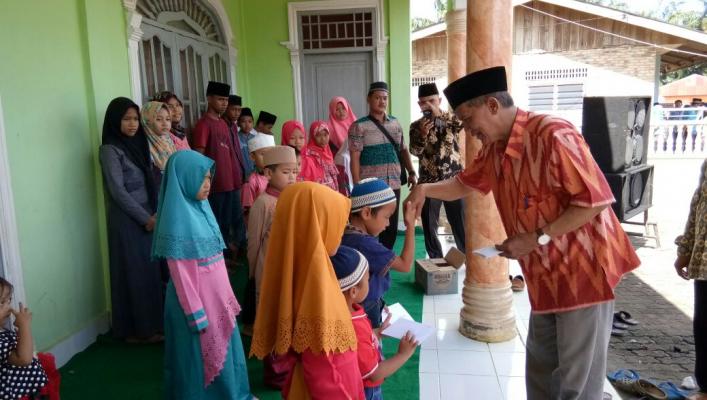Warga Simpang Nangka Bahtera Makmur Gelar Santunan dan Khitan Masal