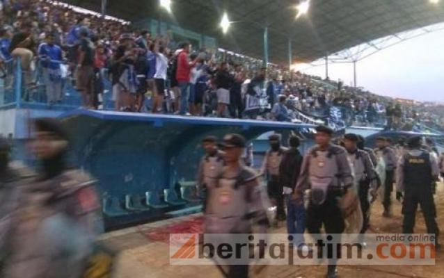 Aremania Ini Dikeroyok Aremania,di kira Bonek