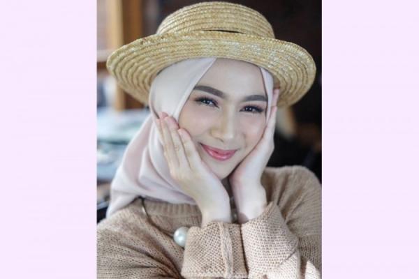 Deretan Seleb Indonesia Ini Memutuskan untuk Berhijrah Saat Menikah