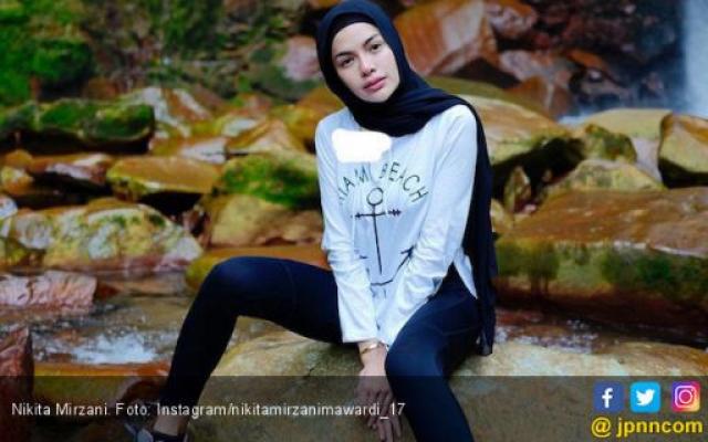 Kembali Unggah Foto Tak Berhijab, Nikita Mirzani: Terpaksa Deh