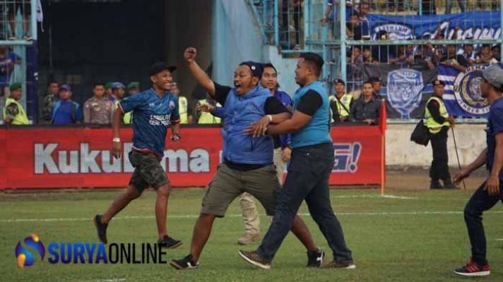 Kiper Persebaya Ditantang Suporter & Ricuh di Tribun Warnai Laga Arema FC vs Persebaya Liga 1 2018