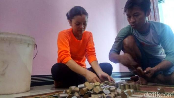 Kisah Penjual Kripik Membeli Motor Ninja 250 Dengan Uang Receh Seberat 50kg
