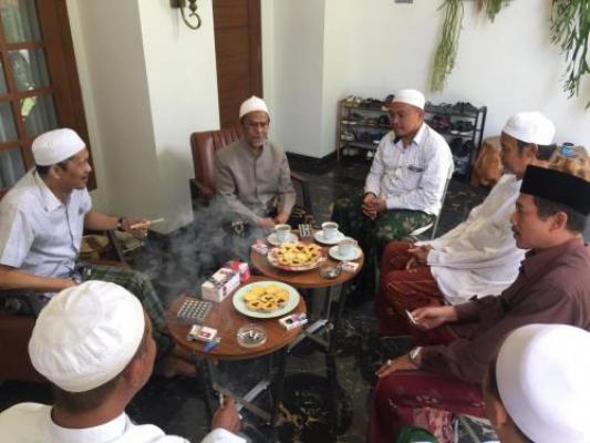 Kunjungan Cawapres Sandiaga s Uno ke Pompes Sidogiri,KH Nawawi Abdul Jalil justru memilih pergi meninggalkan pesantren 