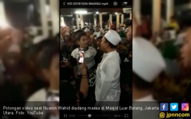 Nusron Wahid Dihadang saat Mau Salat di Masjid Luar Batang