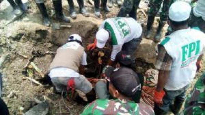 Perjuangan Relawan FPI di Sigi Palu, Terjebak Longsor Hingga Pingsan