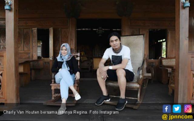 Sebelum Digugat Cerai, Charly Mantan ST12 Unggah Foto Mesra dengan Istri