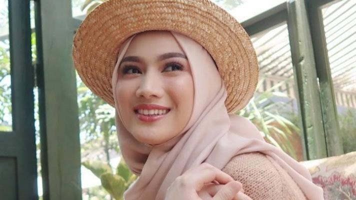 Viral, Melody Mantan Personil JKT48 Dilempar Kaleng Minuman Saat Jadi Juri