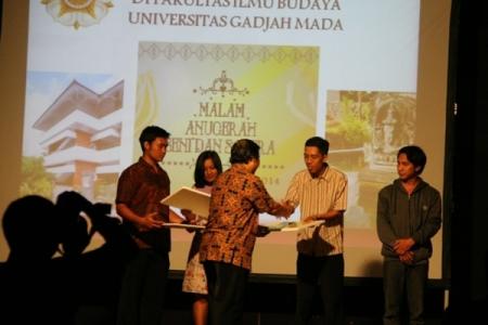  Sastra UGM Kumpulkan Seribu Karya