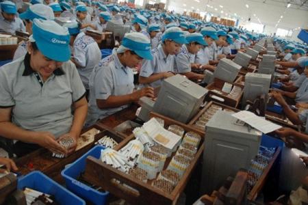 Rokok dan Miras masih Jadi Andalan Penerimaan Negara