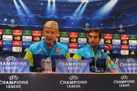 Wenger Puji Pemainnya Walau Dipermalukan MU