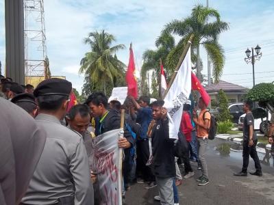 Muklis, Kajari Bengkalis Tak Perna Ke Singapur