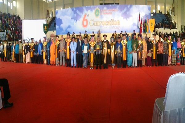 432 Mahasiswa UNISI Diwisuda