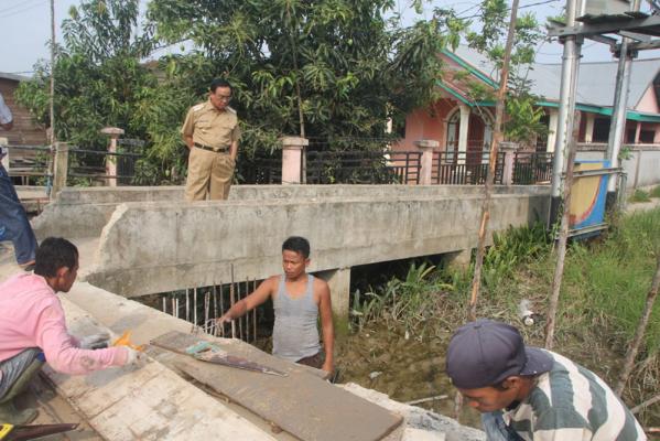 Bupati Inhil HM Wardan Tinjau Beberapa Proyek Fisik