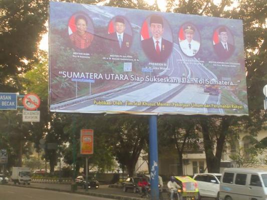 Di Billboard Kementrian, Tengku Erry sudah Gubernur