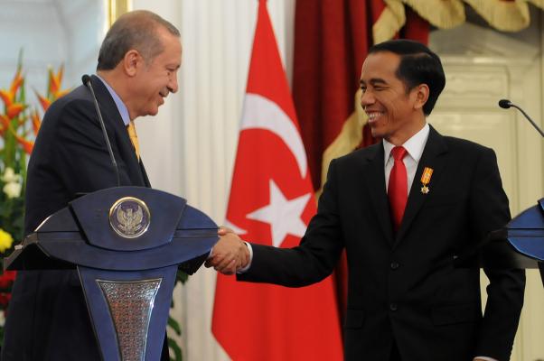 Di Sela Kegiatan G-20, Jokowi Bertemu dengan PM Kanada dan Presiden Tiongkok