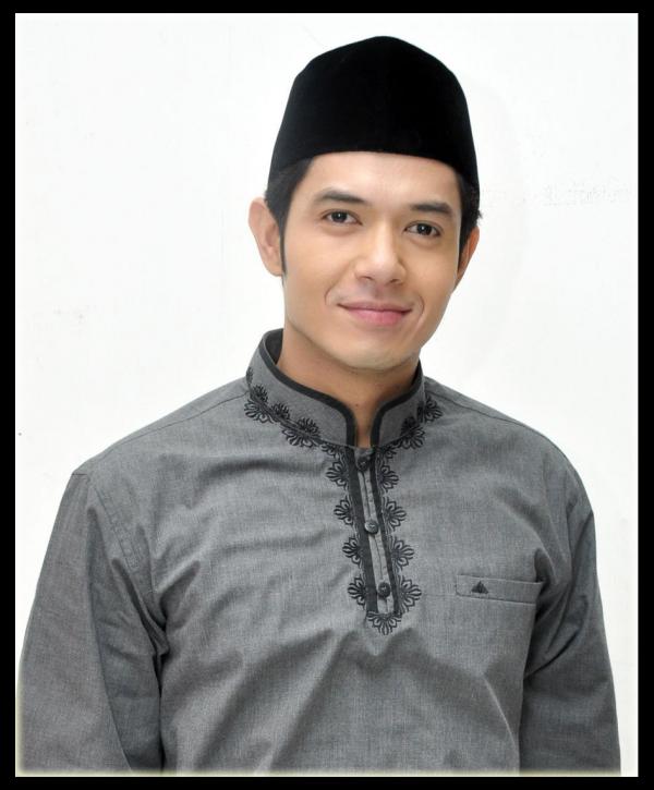 Dude Herlino Biasa Gantikan Peran Istri Asuh Anak