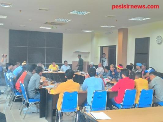 Gerakan Pemuda Mahasiswa Demo Tolak Ranperda Resi Gudang